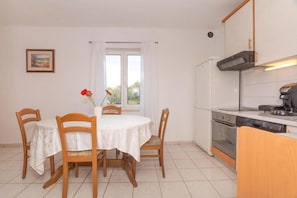 House | Private kitchen | Fridge, oven, stovetop, dishwasher - House MG (Skradin)