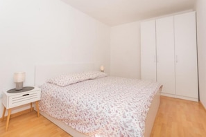 House | Free WiFi - House MG (Skradin)
