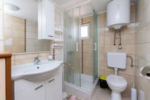 House | Bathroom | Shower, towels - House Nenad (Lopar)