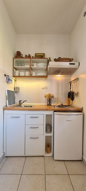 Apartment (A1) | Private kitchen - Apartment Bosiljak (Jelsa)