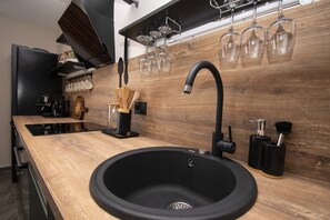 Appartamento (A2) | Cucina privata | Frigorifero, microonde, forno, piano cottura