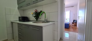 Apartment (A2) | Private kitchen | Fridge, microwave, stovetop, electric kettle - Apartments Ana i Ante (Hvar)