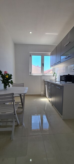 Apartment (A3) | Private kitchen | Fridge, microwave, stovetop, electric kettle - Apartments Ana i Ante (Hvar)