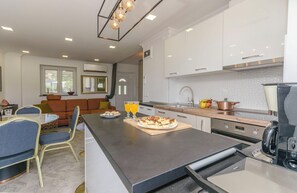 Apartment (A1) | Eigene Küche | Kühlschrank, Ofen, Herdplatte, Geschirrspüler