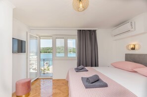 In-room safe, iron/ironing board, free WiFi - Apartment Paradise (Sibenik)