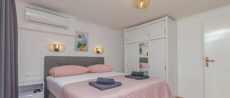 Appartement (A1) | Coffre-fort, fer et planche Ă repasser, accĂšs au Wi-Fi (inclus)