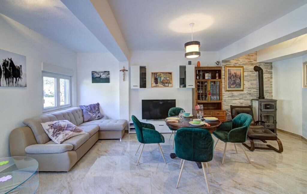 Căn hộ (A2) | Phòng khách