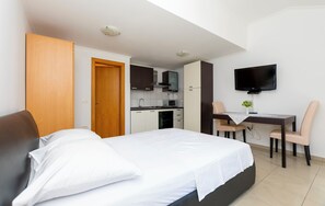 Studio (A1) | Private kitchen | Fridge, microwave, oven, stovetop - Apartments Danijela (Dugi Rat)