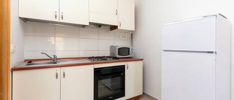 Studio (A5) | Cuisine privée | Réfrigérateur, four à micro-ondes, un four, surface de cuisson