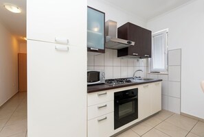Apartment (A4) | Private kitchen | Fridge, microwave, oven, stovetop - Apartments Danijela (Dugi Rat)