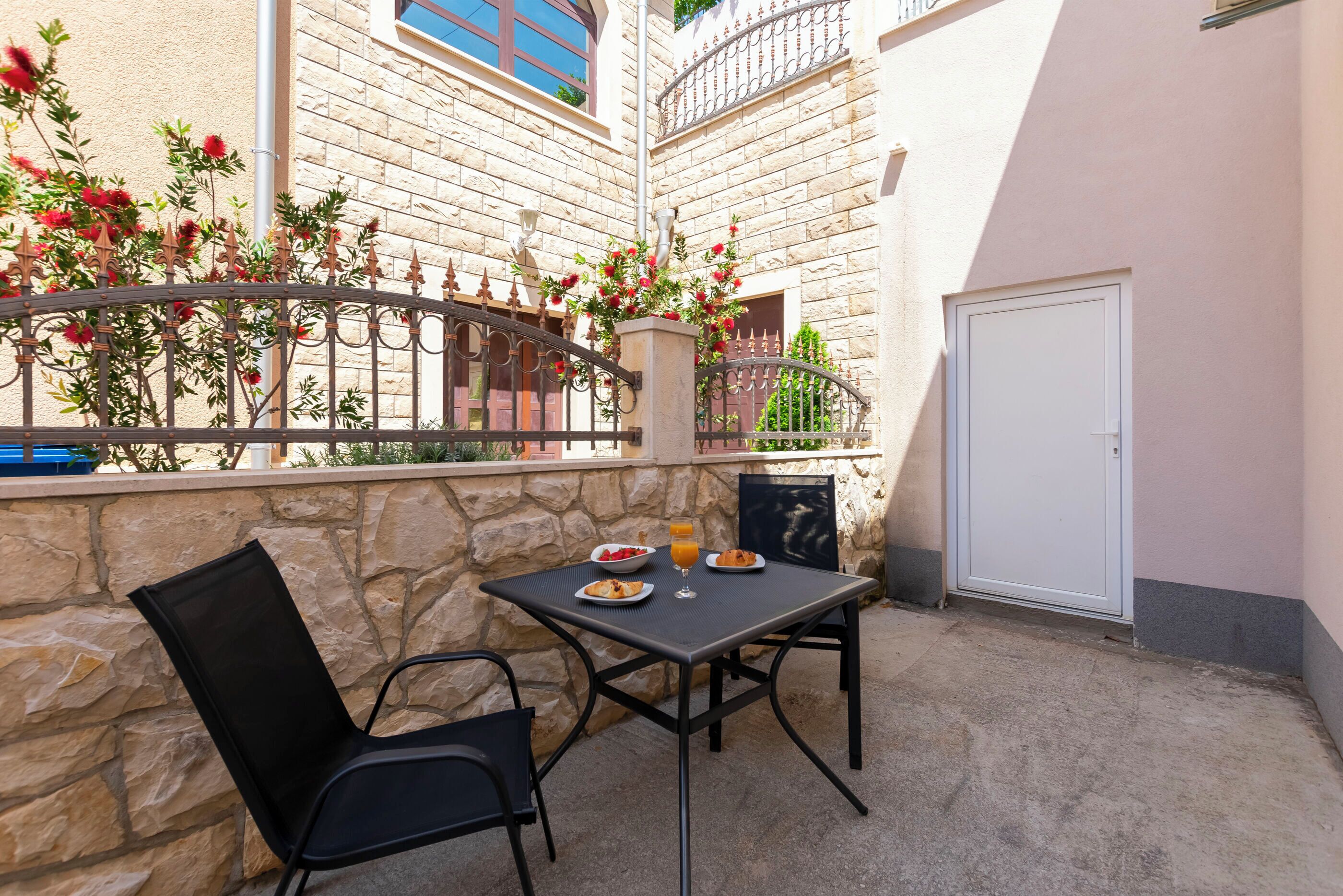 Căn hộ (A6) | Hiên