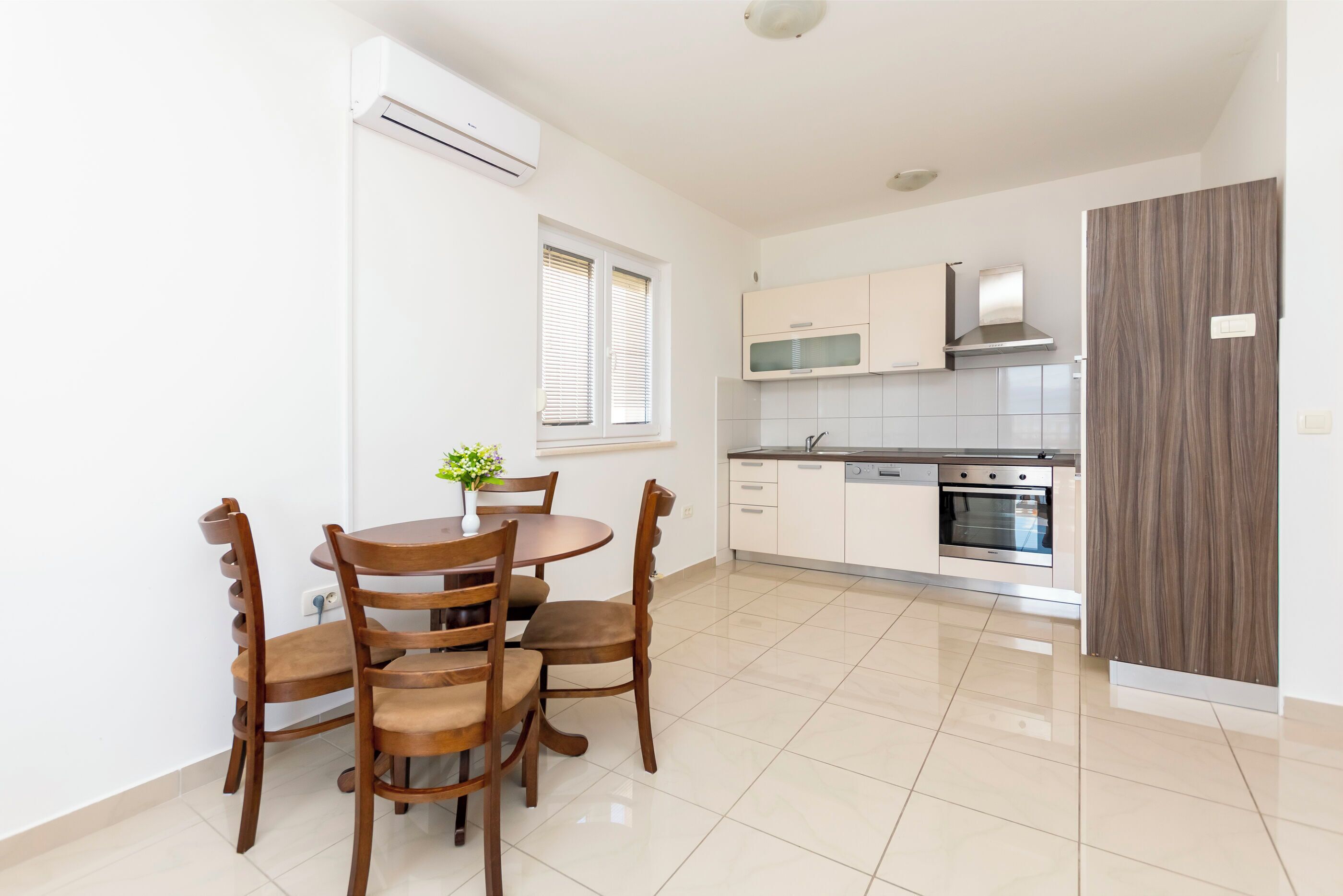 Apartment (A3) | Private kitchen | Fridge, microwave, oven, stovetop