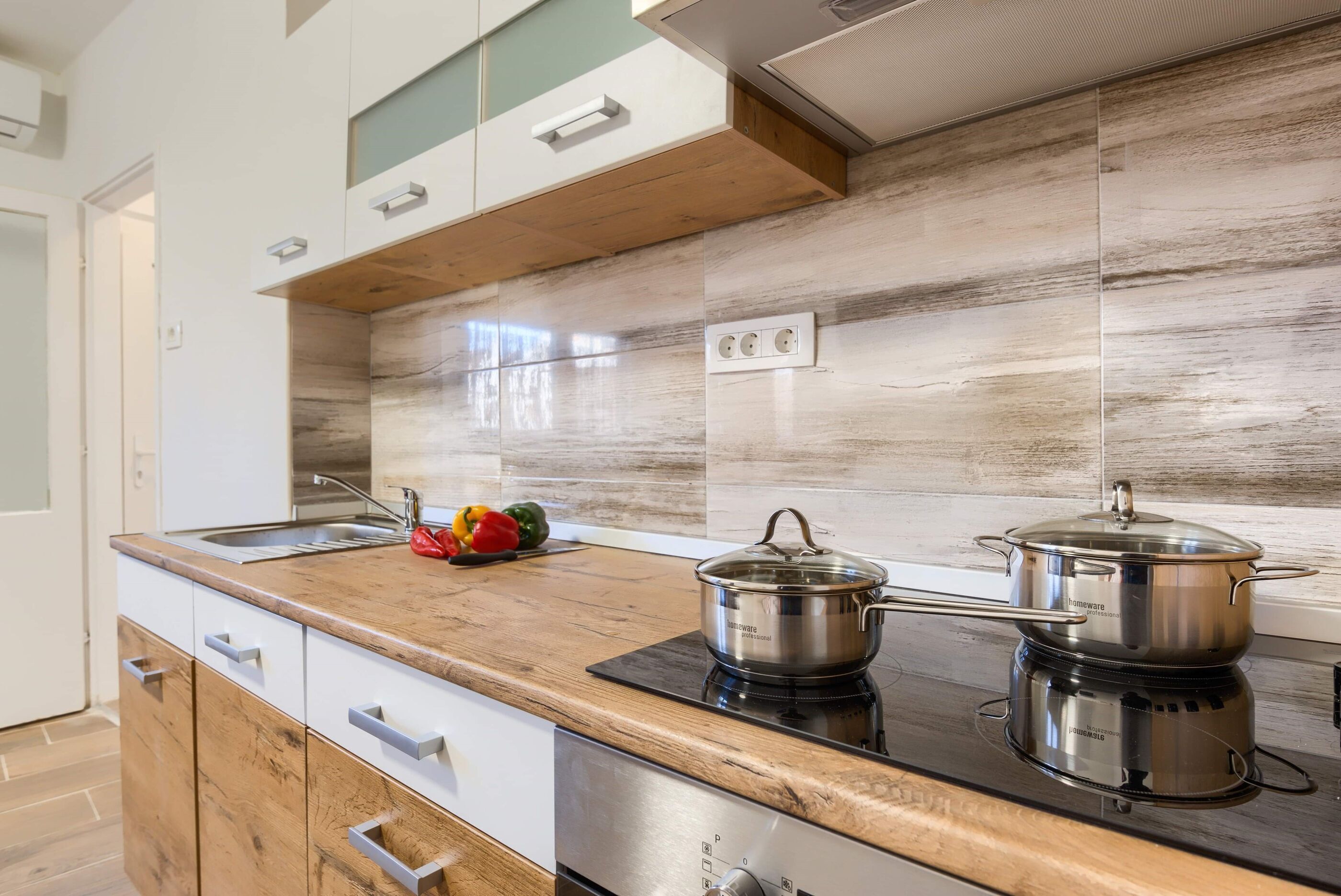 Huoneisto (A1) | Yksityinen keittiö | Jääkaappi, liesi, espressokone, vedenkeitin