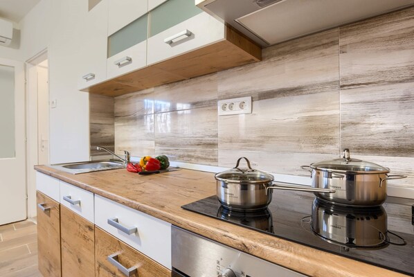 Apartment (A1) | Private kitchen | Fridge, stovetop, espresso maker, electric kettle - Apartment David (Mali Losinj)