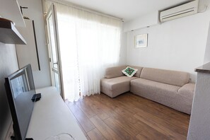 Apartment (A1) | Living room - Apartment Srecko (Omis)