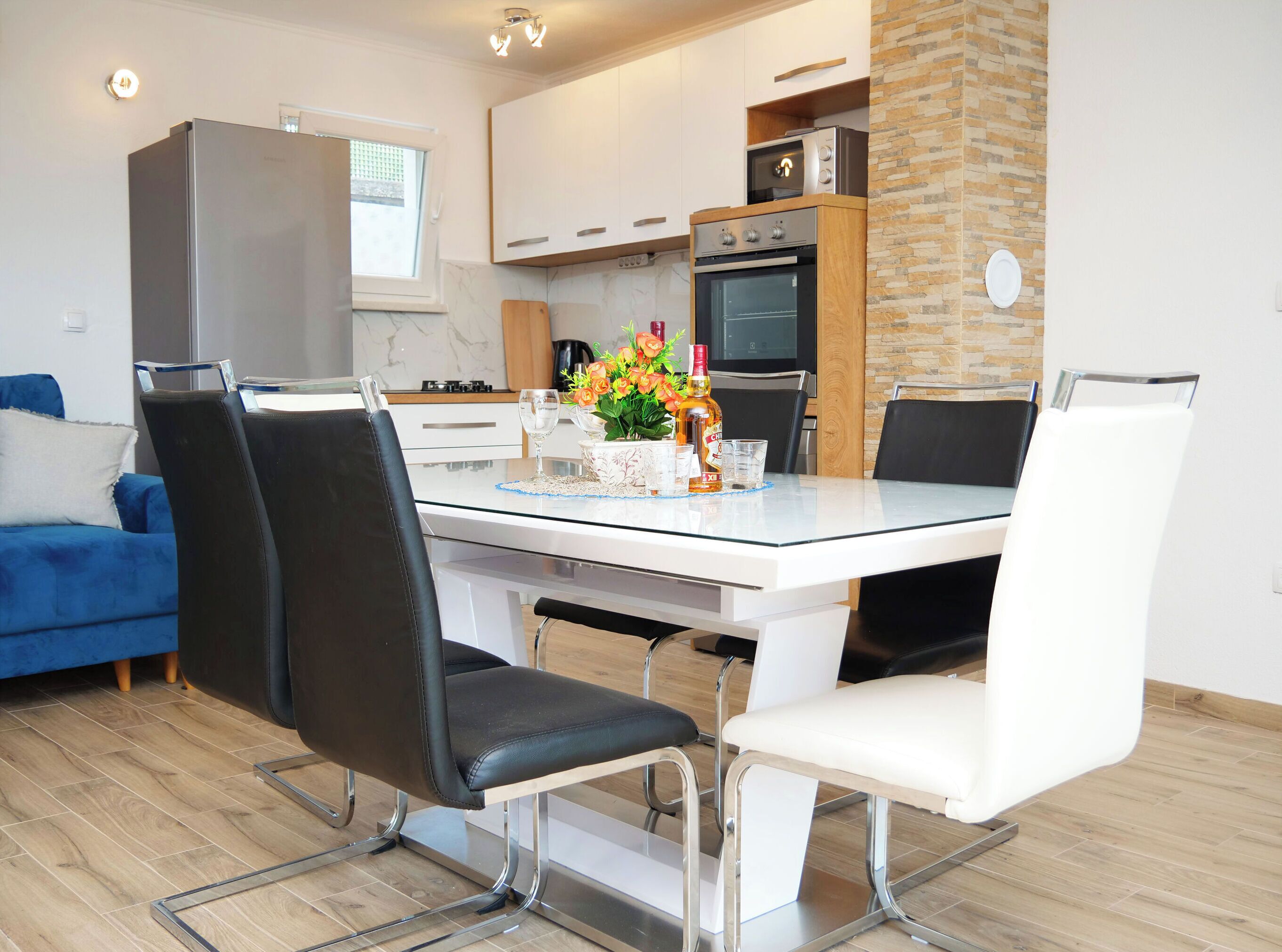 Apartment (K1) | Private kitchen | Fridge, microwave, oven, stovetop