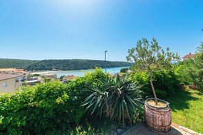 Courtyard - Apartments Zeljko (Rab)