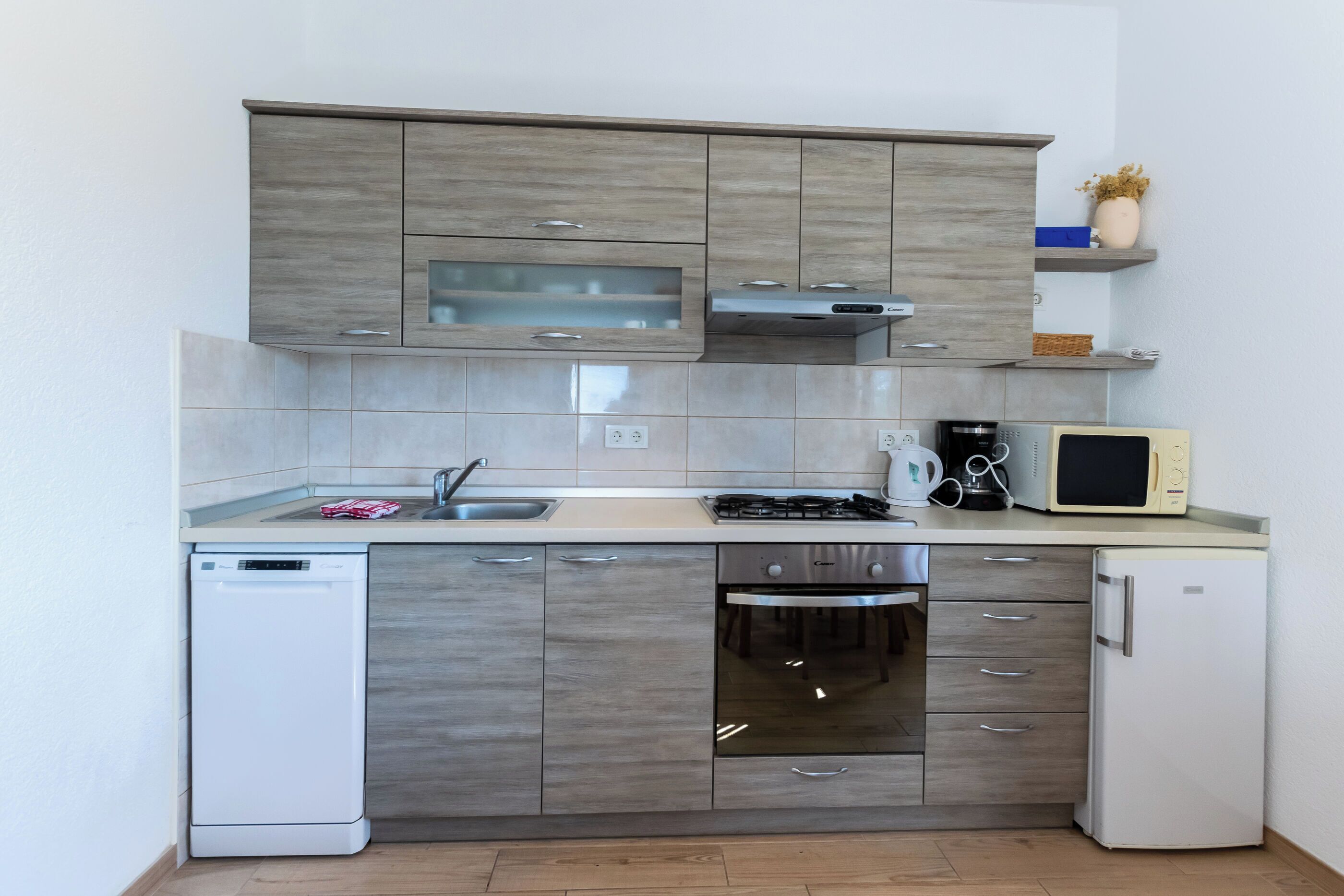 Appartement (A1) | Cuisine privée | Réfrigérateur, four à micro-ondes, un four, surface de cuisson