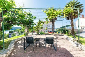 Apartment (A1) | Terrace/patio - Apartments Zeljko (Rab)