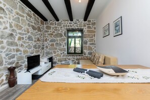 Apartment (A2) | Dining - Apartments Zeljko (Rab)