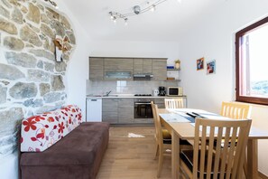 Fridge, microwave, oven, stovetop - Apartments Zeljko (Rab)