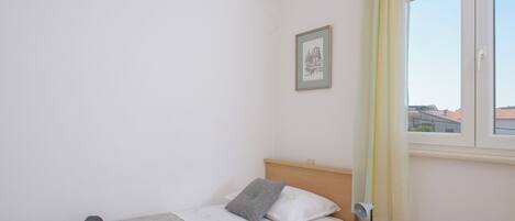 Iron/ironing board, free WiFi