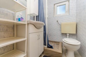 Appartement (A1) | Badkamer | Een douche