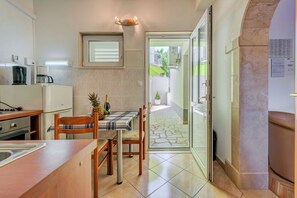Apart Daire (A2) | Yemek sevisi