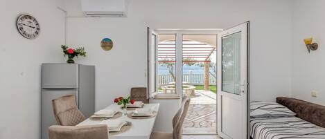 Apartment (A1) | Dining