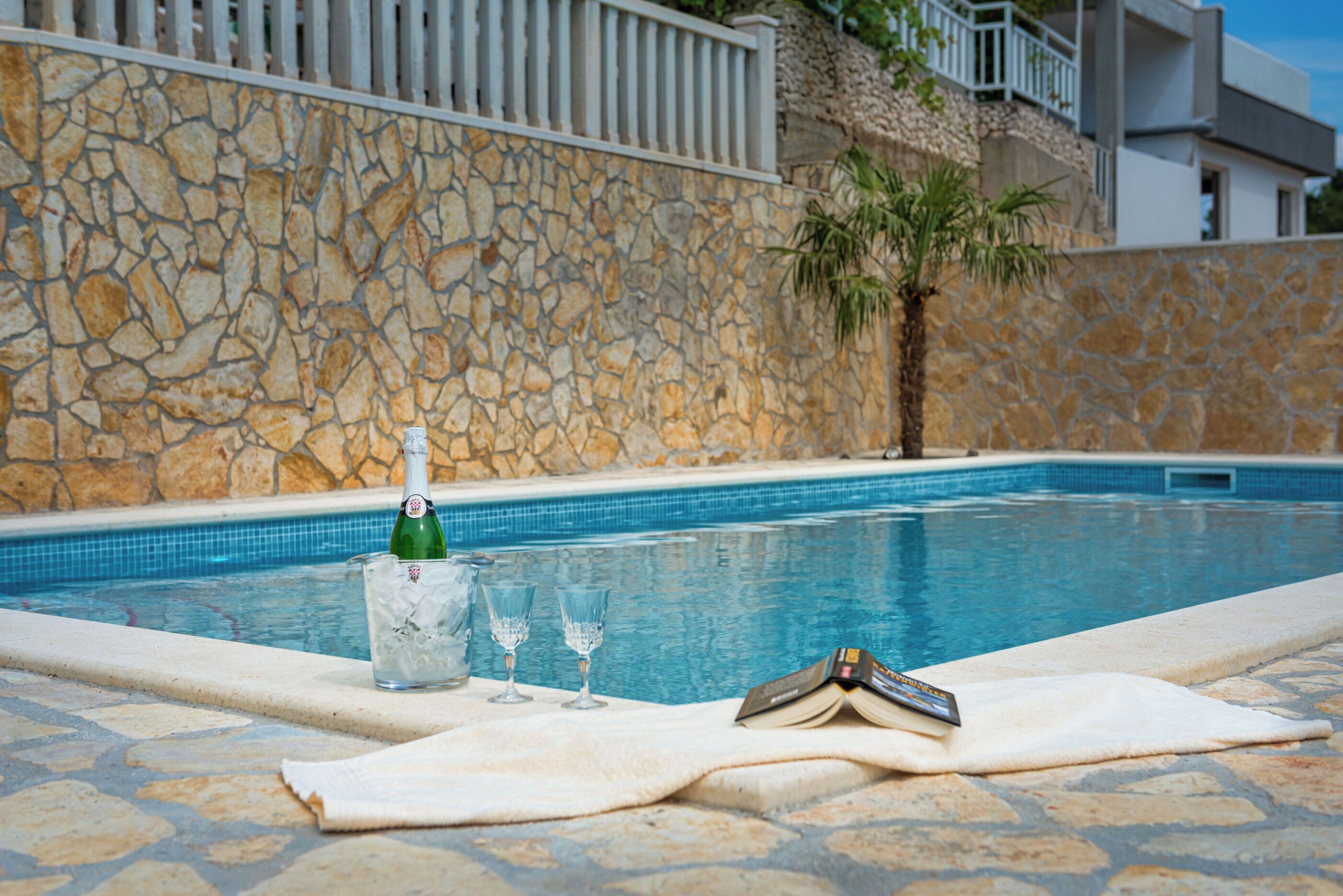 حمّام سباحة خارجي