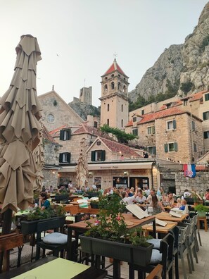 Outdoor dining - Apartments Natalies Dream (Omis)