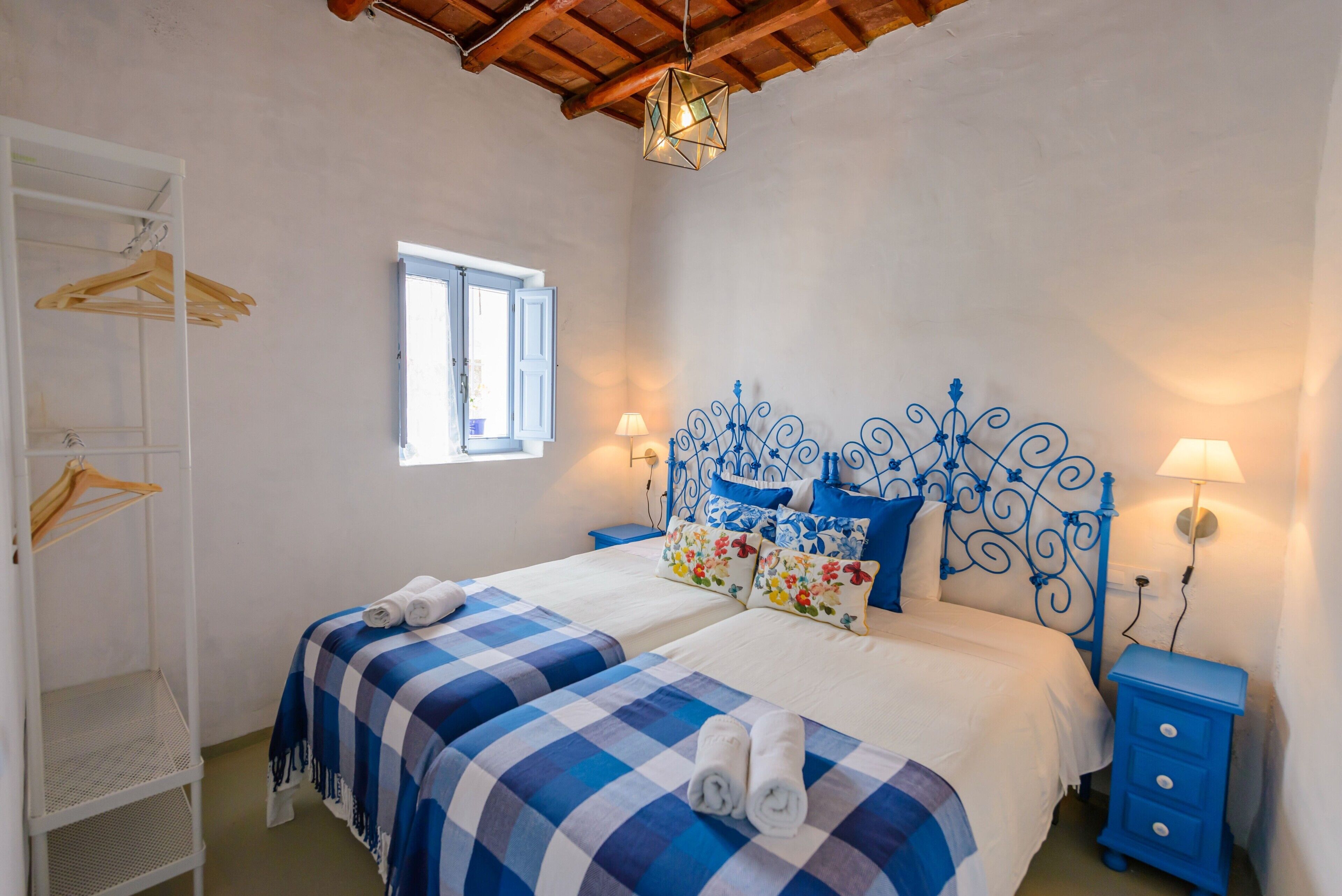 4 室のベッドルーム、アイロン / アイロン台、WiFi、ベッドシーツ