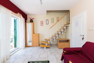 Apartment (A2) | Staircase