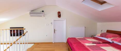 Appartement (A2) | Coffre-fort, fer et planche Ă repasser, accĂšs au Wi-Fi (inclus)