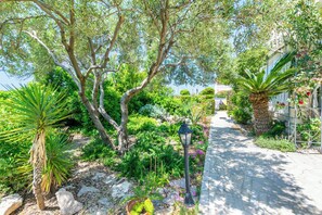 Courtyard - Apartments Rada i Stanislav (Rab)