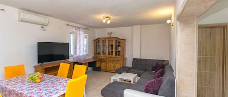 Apartment (A2) | Living room