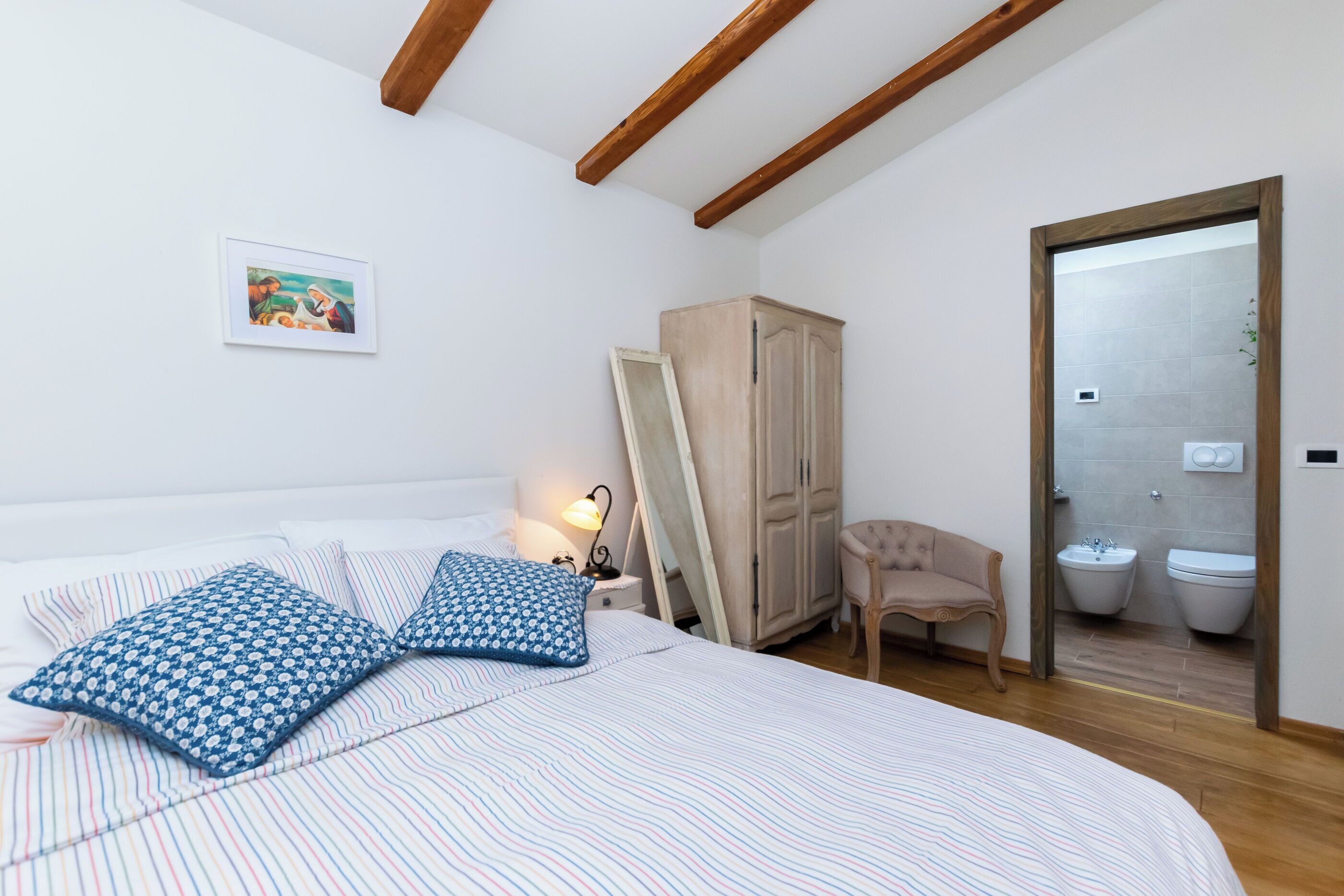 House | In-room safe, iron/ironing board, free WiFi