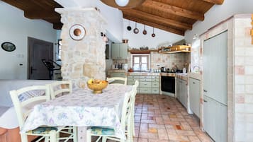 House | Private kitchen | Fridge, microwave, oven, stovetop