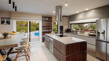 Villa | Eigene Küche | Kühlschrank, Mikrowelle, Ofen, Herdplatte