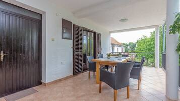 House | Terrace/patio