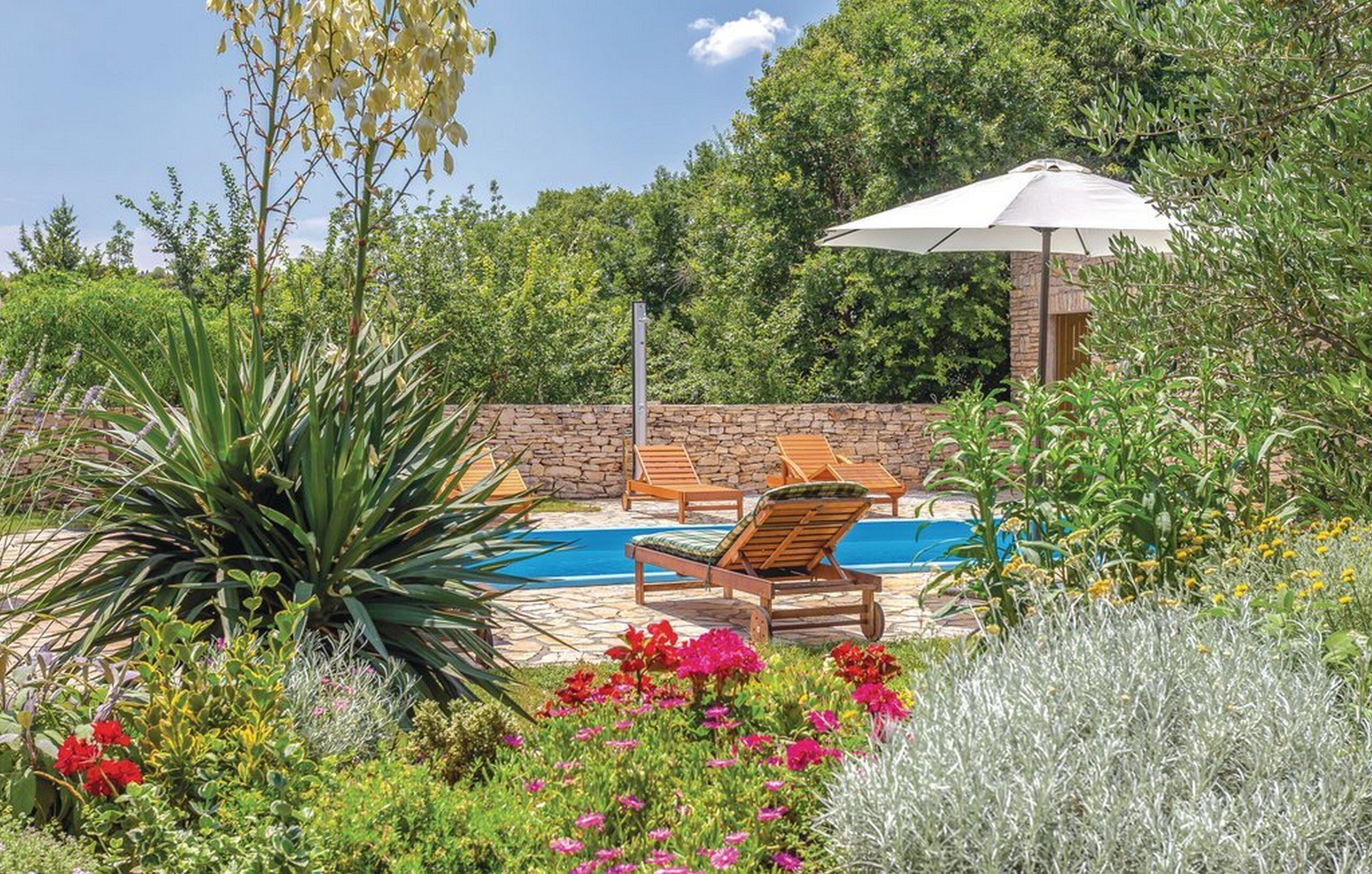 Piscine couverte, piscine extérieure