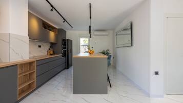 Ferienhaus | Eigene Küche | Kühlschrank, Mikrowelle, Ofen, Herdplatte