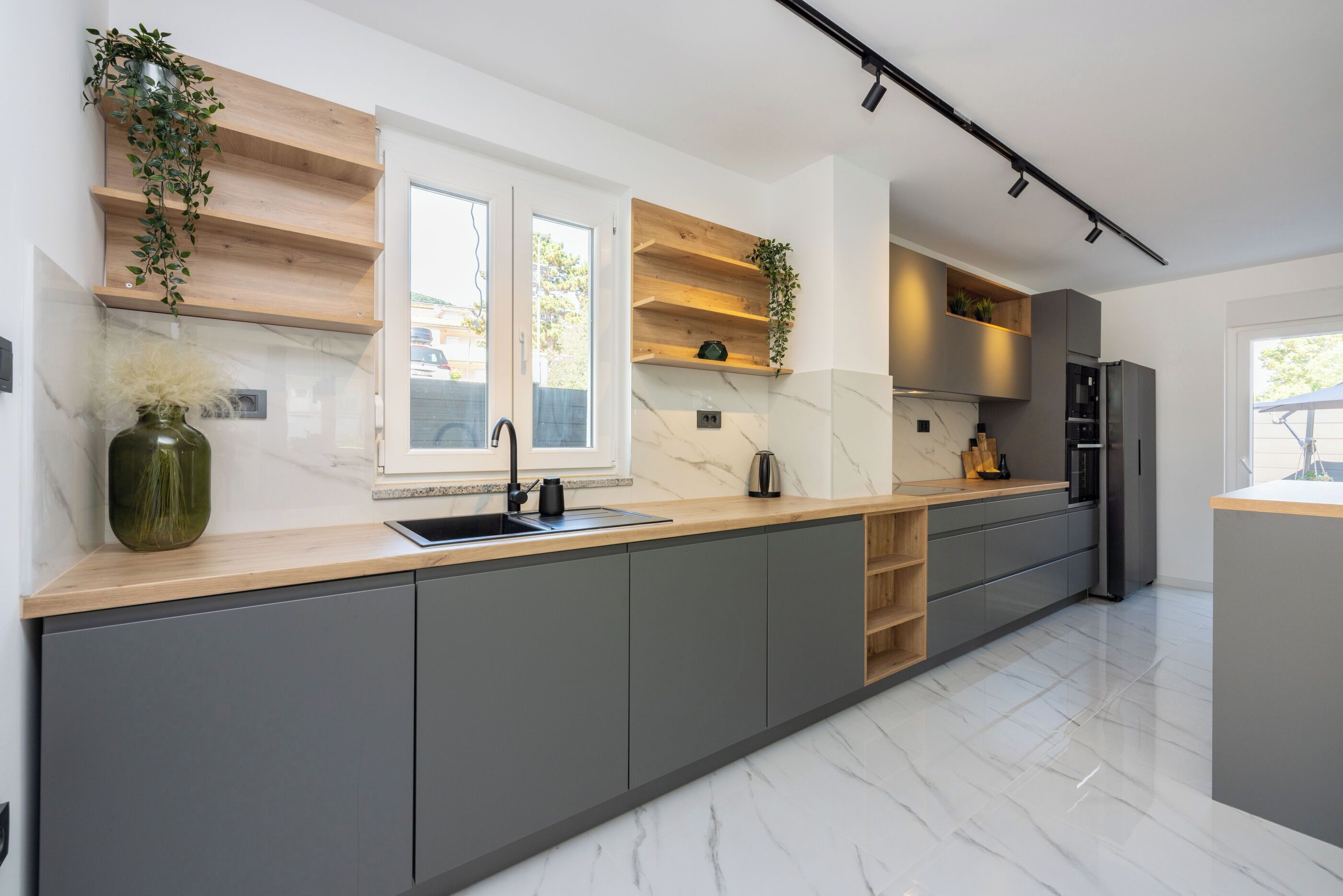 House | Private kitchen | Fridge, microwave, oven, stovetop