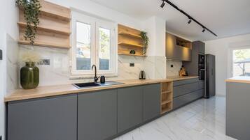 House | Private kitchen | Fridge, microwave, oven, stovetop