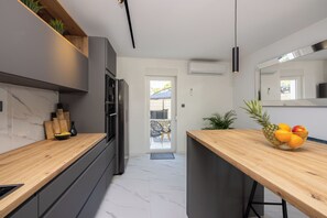 Nhà | Bếp riêng | Tủ lạnh, lò vi sóng, lò nướng, bếp nấu 