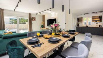 House | Dining