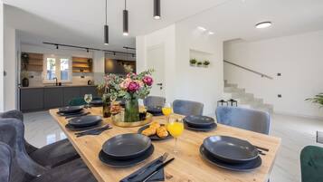 House | Dining