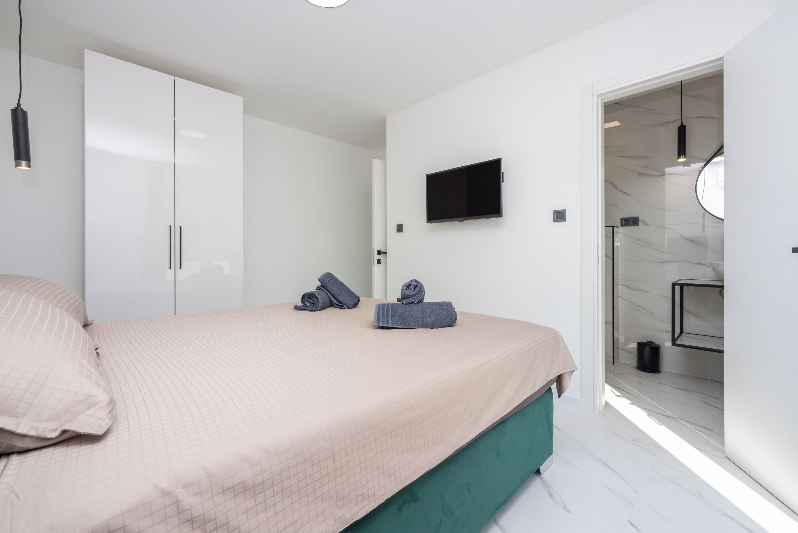 House | Iron/ironing board, free WiFi