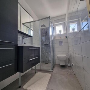 Apartment (A1) | Bathroom - Apartments Valentina (Crikvenica)