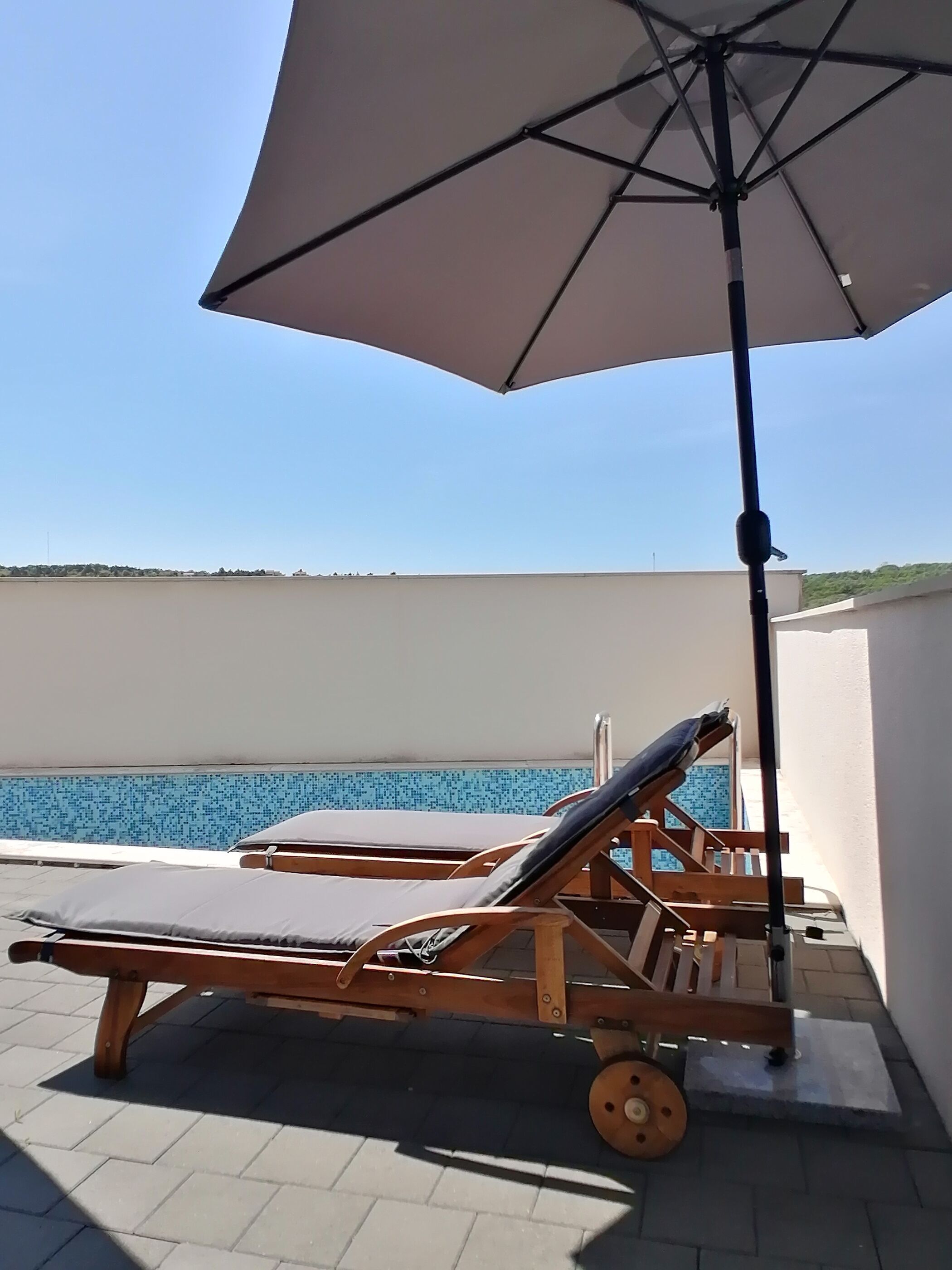 Coffres-forts dans les chambres, fer et planche à repasser